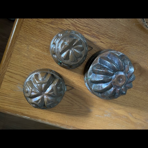 Set of Three Nesting Antique Copper Molds - Picture 2 of 8